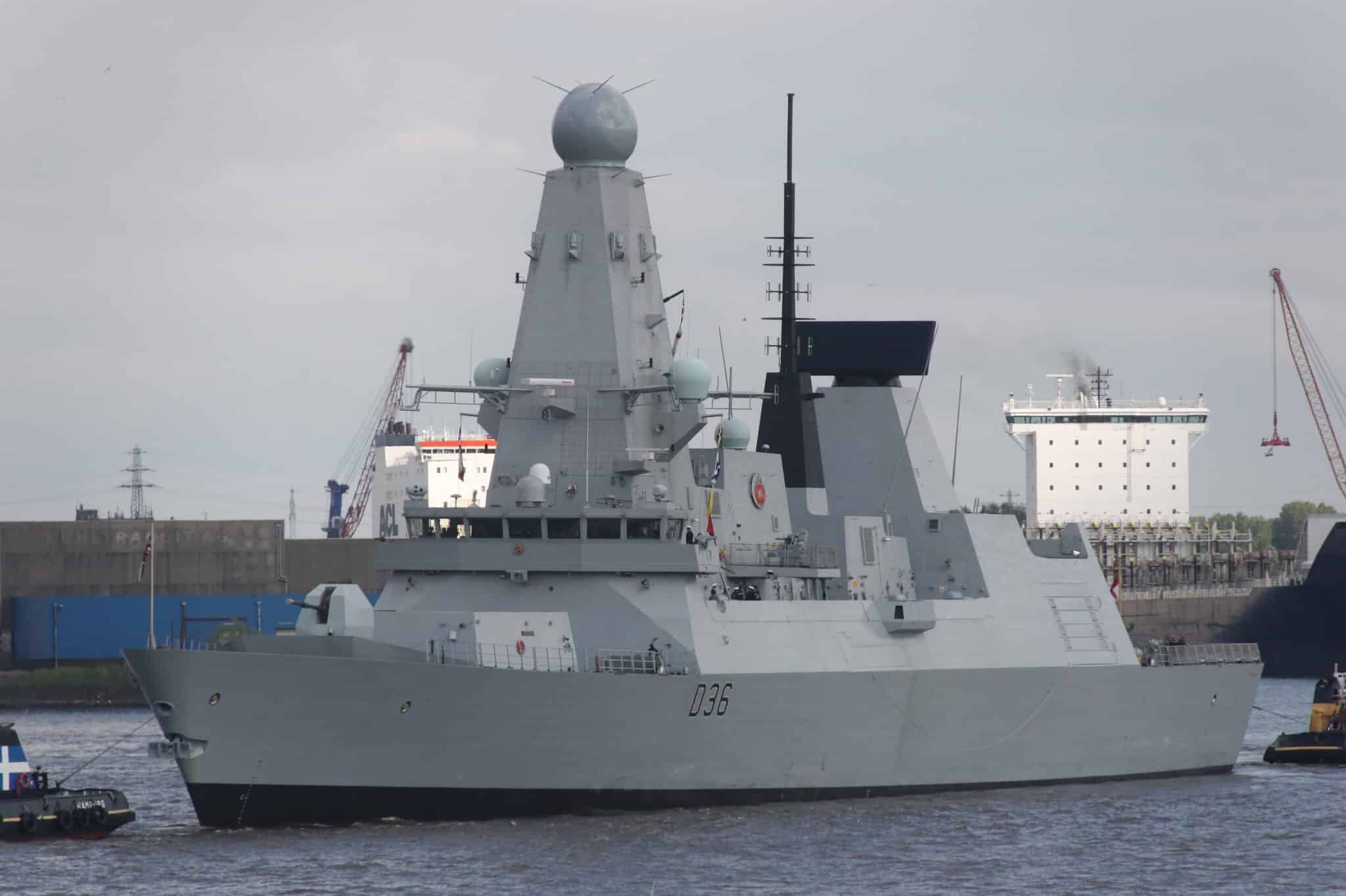 Destructor HMS Defender de la Royal Navy británica.