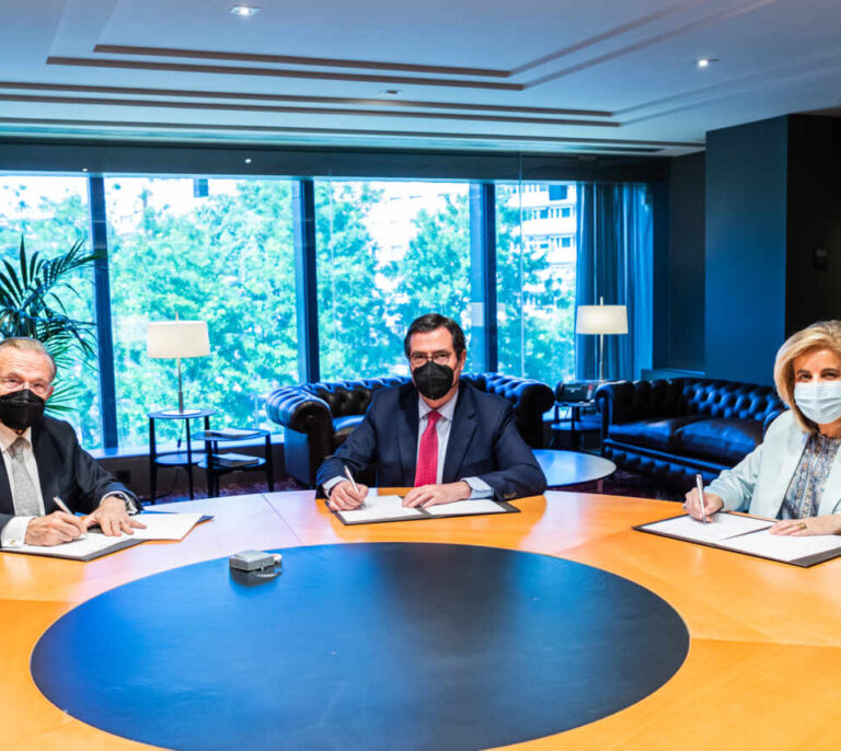 CEOE y la Fundación "la Caixa" se alían para la inclusión laboral de colectivos vulnerables