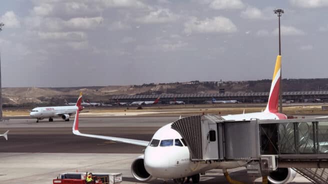 Imagen de un avión de Iberia en las pistas de Barajas.