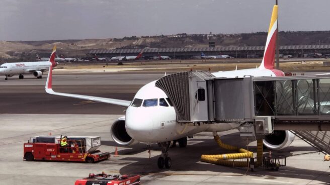 Imagen de un avión de Iberia en las pistas de Barajas. Imagen de un avión de Iberia en las pistas de Barajas.