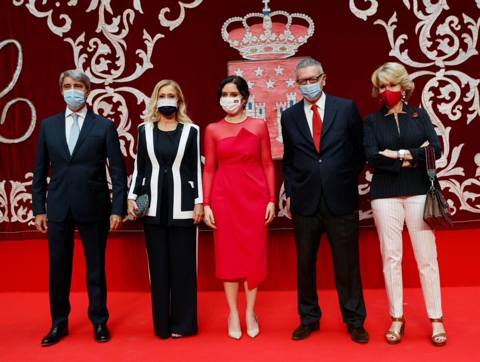 Foto de Ayuso con los ex presidentes: Garrido, Cifuentes, Gallardón y Esperanza Aguirre.