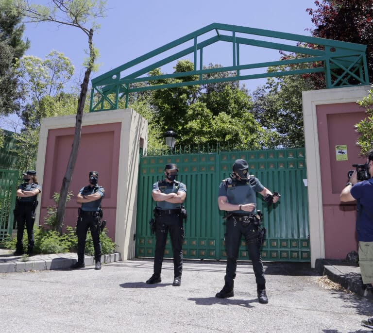 Intervenidos 165.500 euros, 9 turismos y una contadora de billetes a la trama de José Luis Moreno