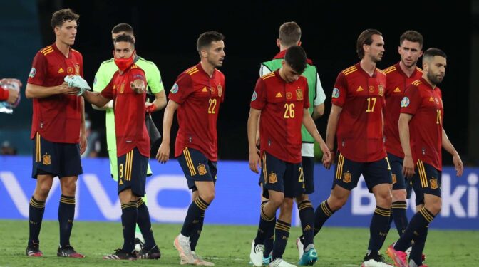 Críticas a los jugadores de España por la actitud con los aficionados en el hotel de concentración