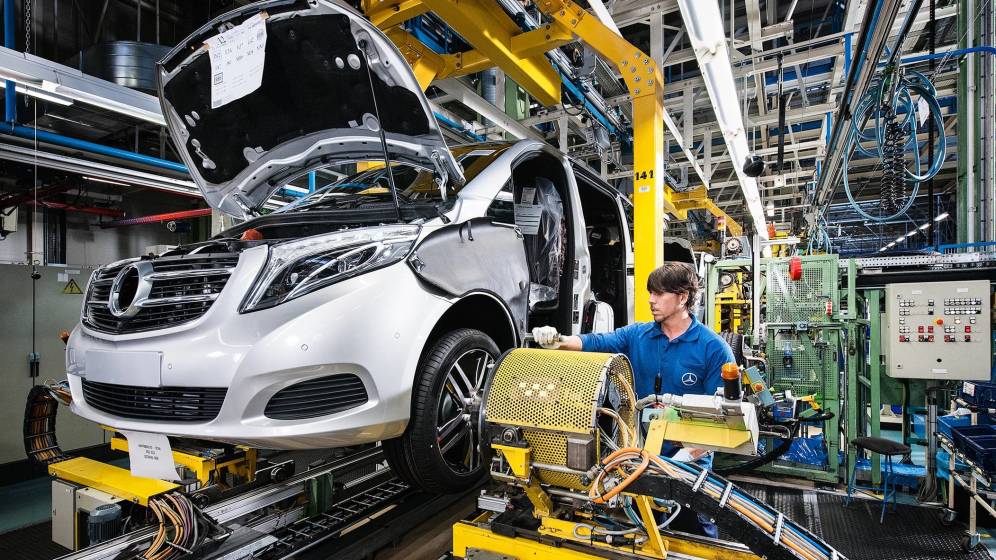 Mercedes Vitoria, la mayor fábrica de Euskadi, para una semana por falta de suministro