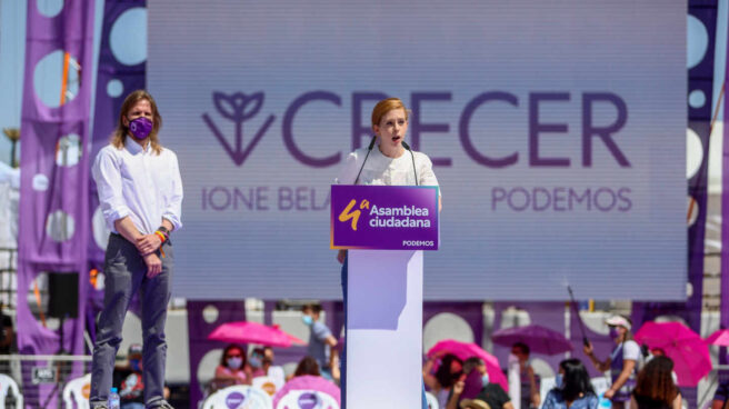 Lilith Verstrynge, junto al secretario general de Podemos en Castilla y León, Pablo Fernández en la IV Asamblea Ciudadana Estatal de Podemos