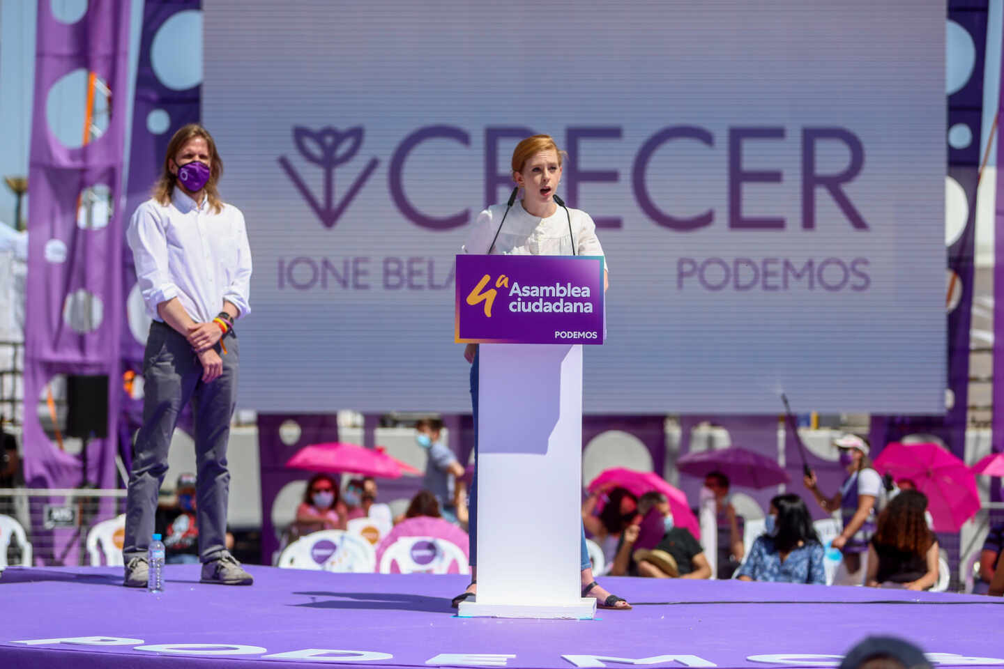 Lilith Verstrynge, junto al secretario general de Podemos en Castilla y León, Pablo Fernández en la IV Asamblea Ciudadana Estatal de Podemos