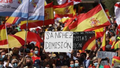 La foto de Colón es la de Sánchez sobre veinte colchones