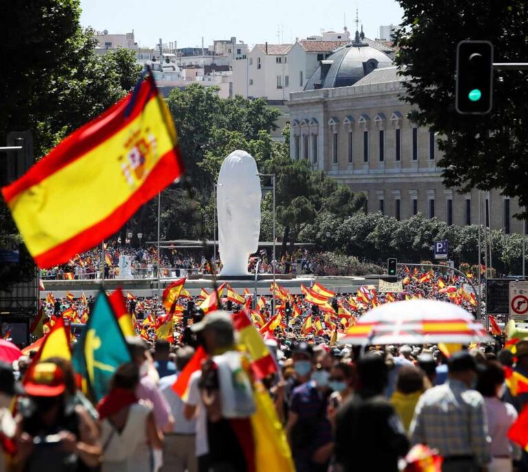 El Ayuntamiento cifra en 126.000 personas la masiva manifestación de Colón contra los indultos