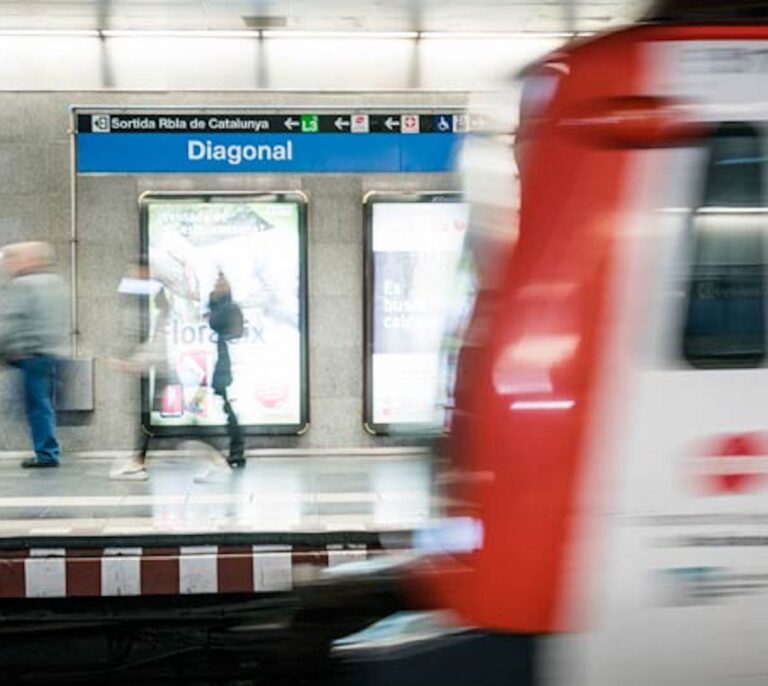 Plataforma per la Llengua reclama el uso del catalán en la megafonía del transporte público
