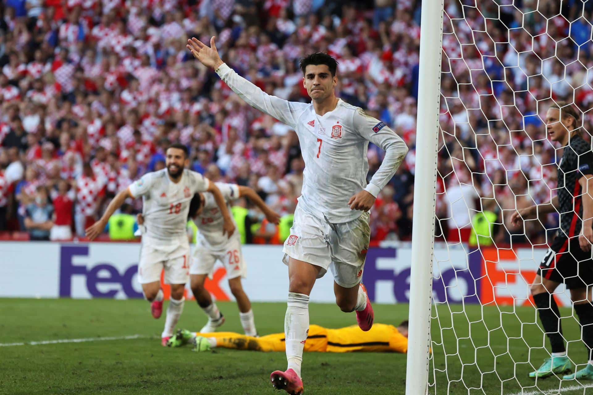 Álvaro Morata celebra su gol contra Croacia en los octavos de final de la Eurocopa.