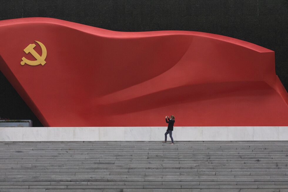 Escultura de la bandera China en el Museo del Partido Comunista de China en Pekín