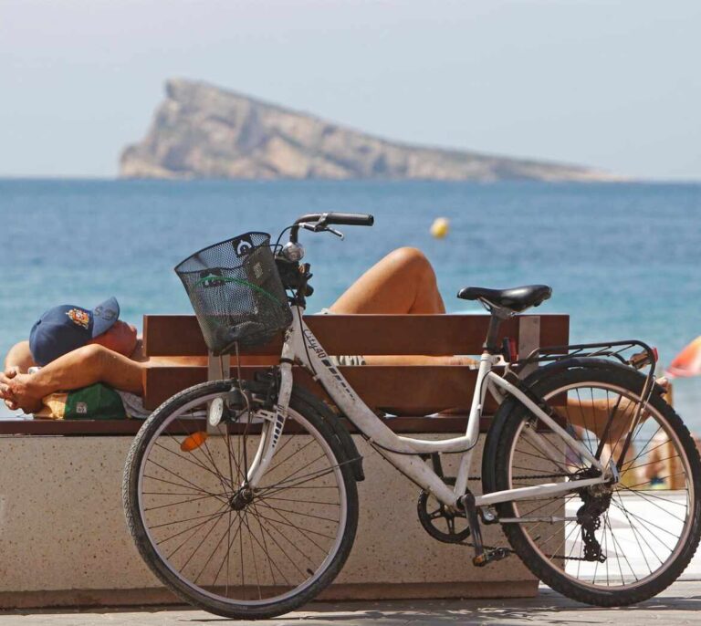 Batacazo al turismo: Reino Unido no incluye a España en los países de su 'lista verde'