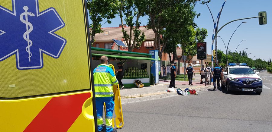 Herido muy grave un joven tras chocar en patinete contra un puesto de melones