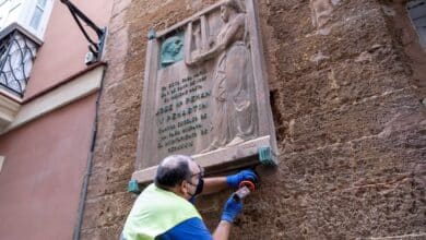 José María Pemán desaparece de la calle Isabel La Católica de Cádiz