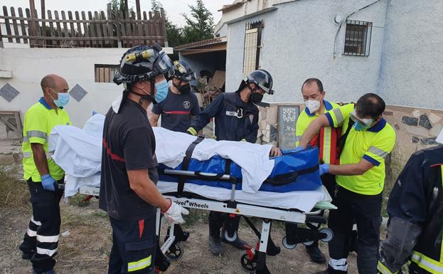 Un hombre herido grave al caer a una piscina vacía en Cieza