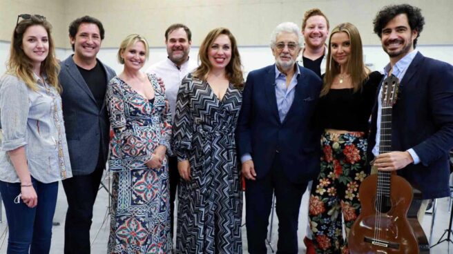La soprano Ainhoa Arteta (3i) y la bailaora Lucero Tena serán algunas de las artistas que participarán en el concierto solidario "#VocesResponden" que impulsa Plácido Domingo La soprano Ainhoa Arteta (3i) y la bailaora Lucero Tena serán algunas de las artistas que participarán en el concierto solidario "#VocesResponden" que impulsa Plácido Domingo