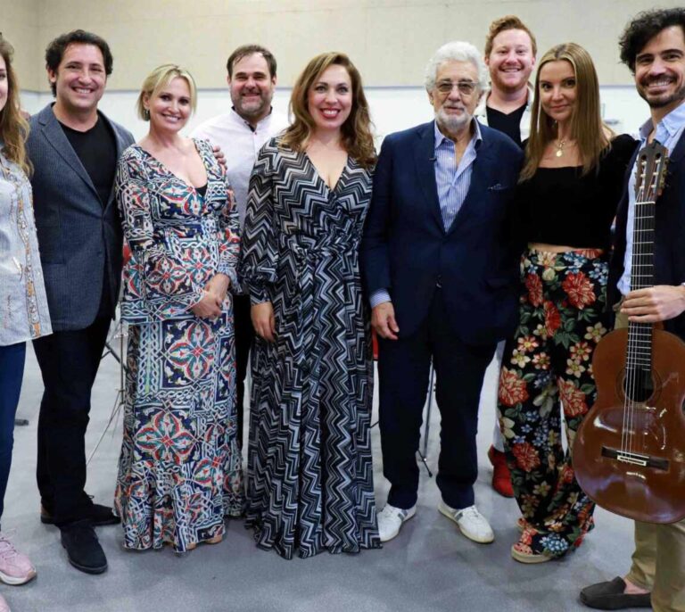 Ovación de tres minutos a Plácido Domingo en su regreso a España tras año y medio