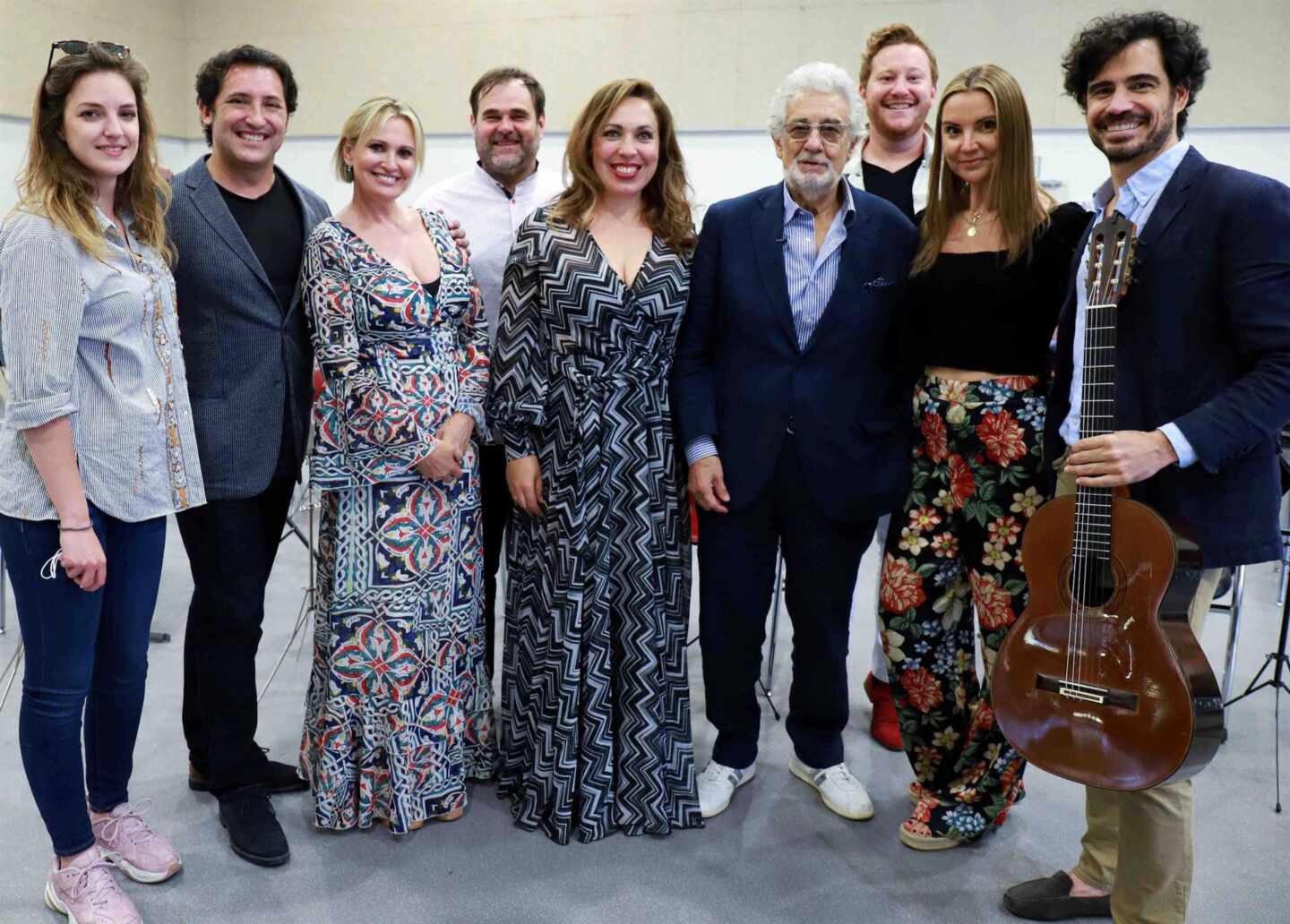 La soprano Ainhoa Arteta (3i) y la bailaora Lucero Tena serán algunas de las artistas que participarán en el concierto solidario "#VocesResponden" que impulsa Plácido Domingo