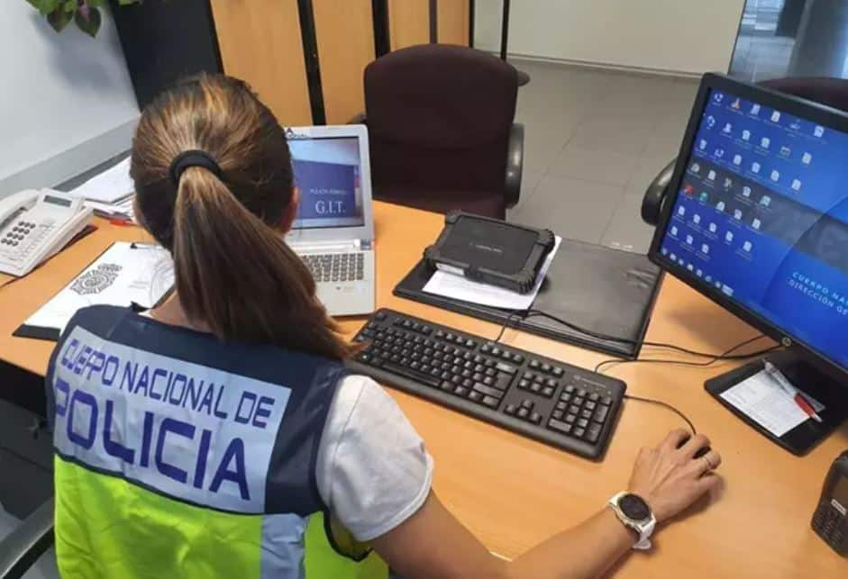 Detenido un trabajador de hospital en Valladolid por grabar con un móvil en el baño de mujeres