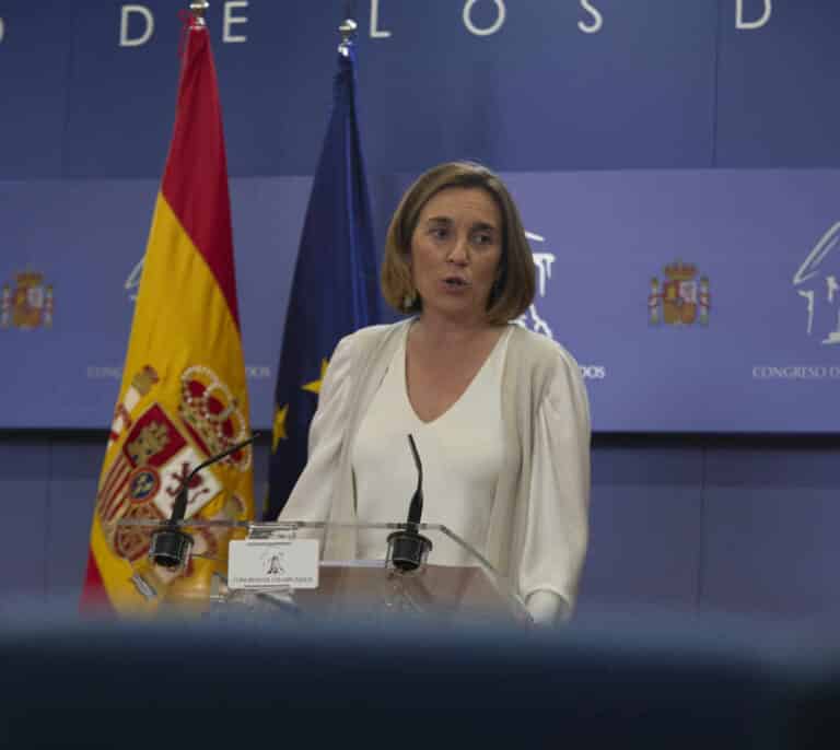 El PP matiza a Ayuso y recuerda que el papel del Rey en los indultos "está tasado"