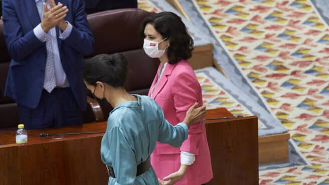 La presidenta de la Comunidad de Madrid, Isabel Díaz Ayuso; y la líder de Vox en la región, Rocío Monasterio. La presidenta de la Comunidad de Madrid, Isabel Díaz Ayuso; y la líder de Vox en la región, Rocío Monasterio.