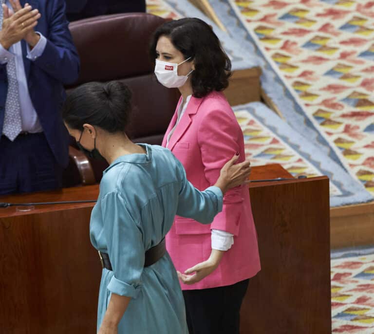 Los casi 12 millones en altos cargos que tensan las costuras entre PP y Vox en Madrid