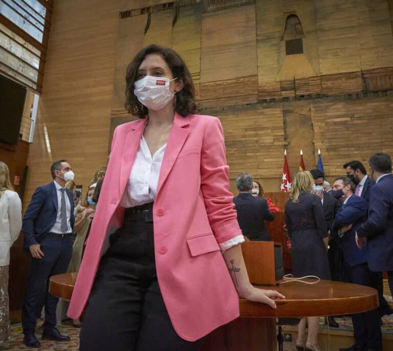 Los cinco pulsos que Ayuso le puede ganar a Sánchez antes de las elecciones