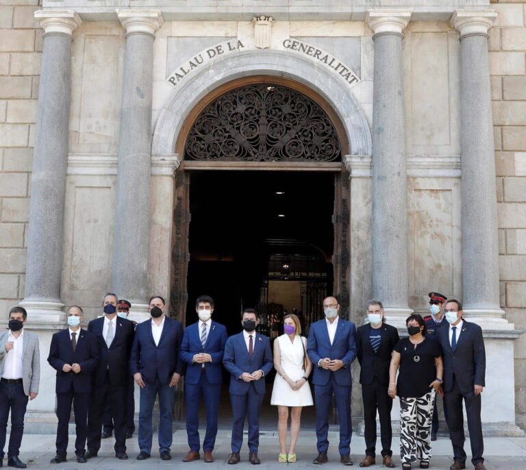 "Vuestra libertad nos hace más fuertes" dice Aragonès al homenajear a los presos en el Palau