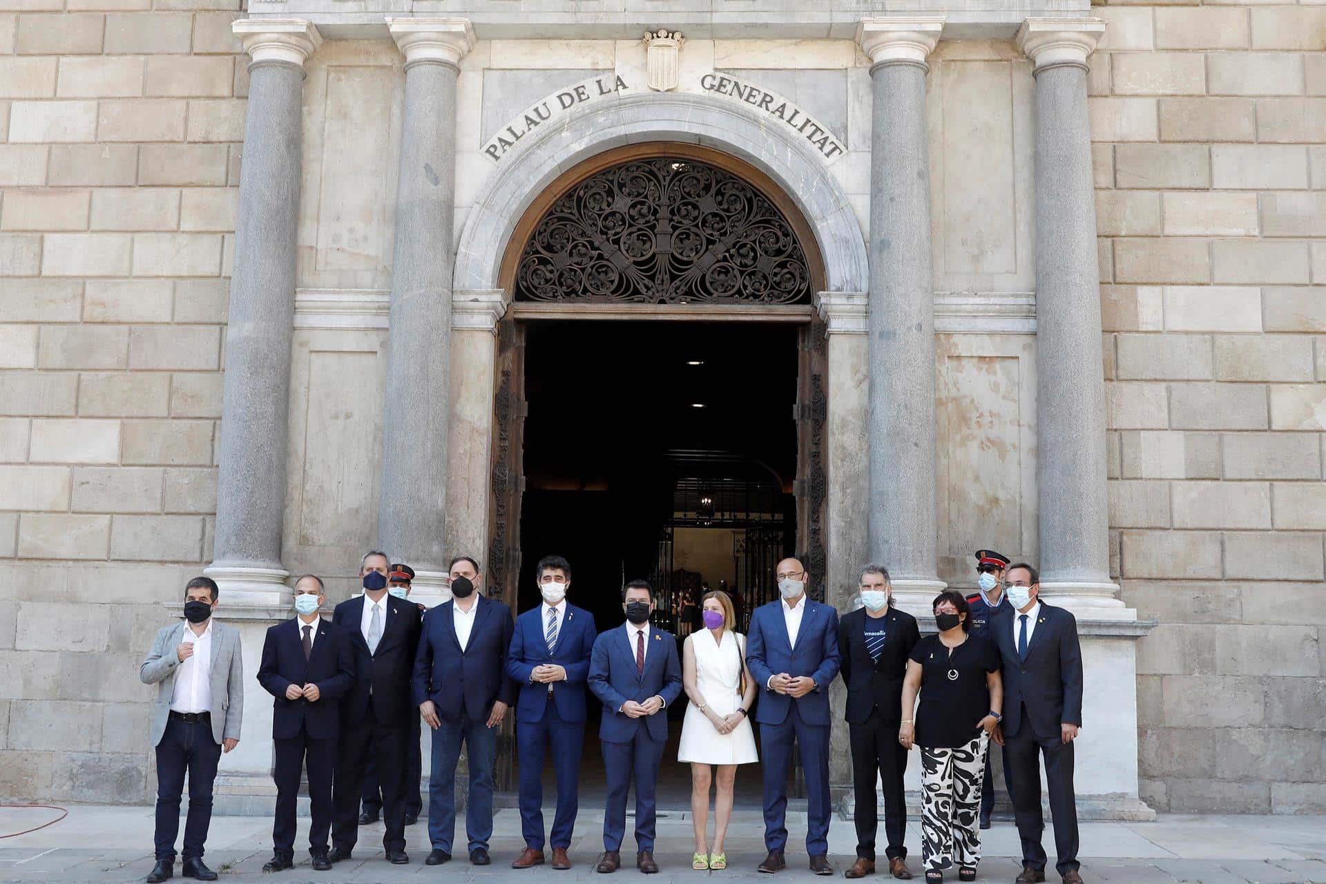 Los presos indultados, recibidos por Pere Aragonès en el Palau de la Generalitat.