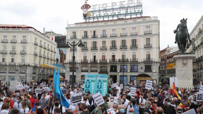 Guardias civiles procedentes de todo el país se concentran este sábado en la Puerta el Sol de Madrid en protesta por el "retroceso" de sus derechos sociales y laborales