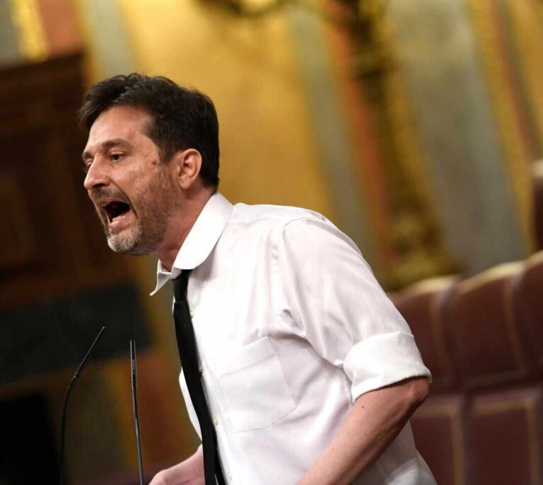 Rafael Mayoral (Podemos) llama "impresentable" al gobernador del Banco de España: "Había que correrlo a gorrazos"