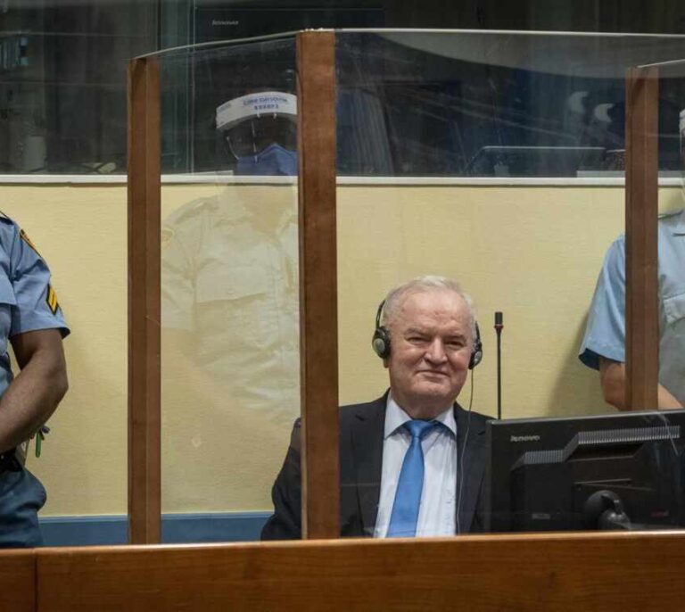 Ratko Mladic, condenado a morir en prisión por el asedio de Sarajevo y la masacre de Srebrenica