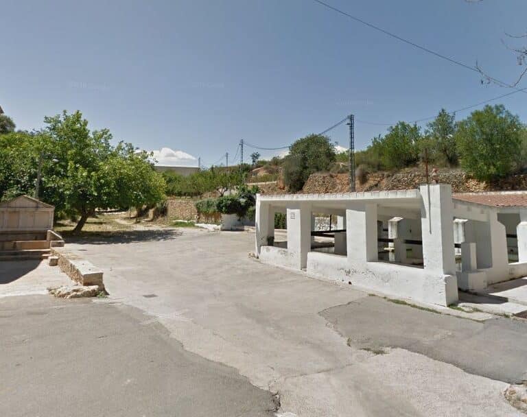 Muere un niño de 13 años tras caer desde un puente en Castellón
