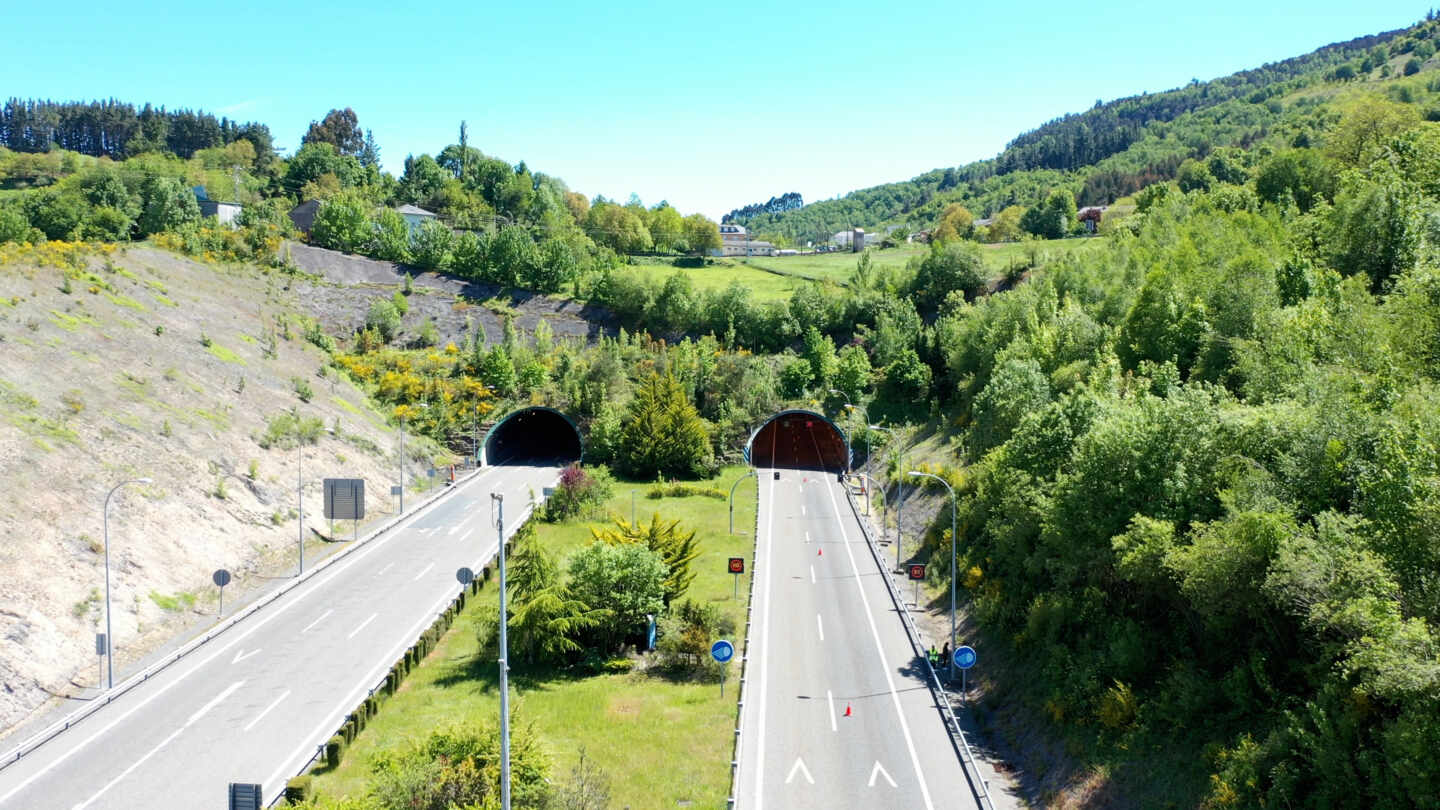 El túnel de Cereixal, situado en la carretera A6 a la altura de la provincia de Lugo, se ha convertido en el primer túnel de España con la capacidad de conectarse con los vehículos