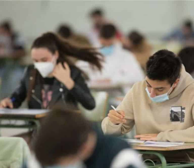 Seis CCAA quieren vacunar a alumnos mayores de 12 años antes del inicio del próximo curso