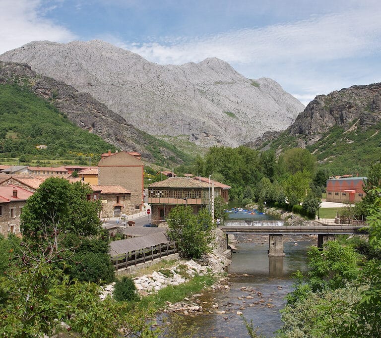 Confirmado un brote de Covid en un campamento de verano en León