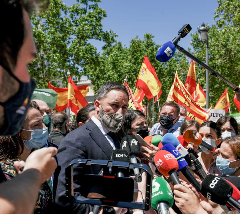 Vox redobla la presión contra el PP para encabezar una moción contra Sánchez que apoyaría Cs