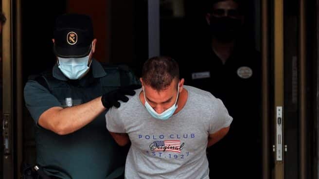 El autor confeso de la muerte de Wafaa Sebbah, custodiado por la Guardia Civil. El autor confeso de la muerte de Wafaa Sebbah, custodiado por la Guardia Civil.