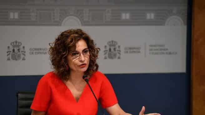 María Jesús Montero, que recientemente aprobó el recorte de impuestos en la factura de la luz a ministra de Hacienda, María Jesús Montero, en rueda de prensa.