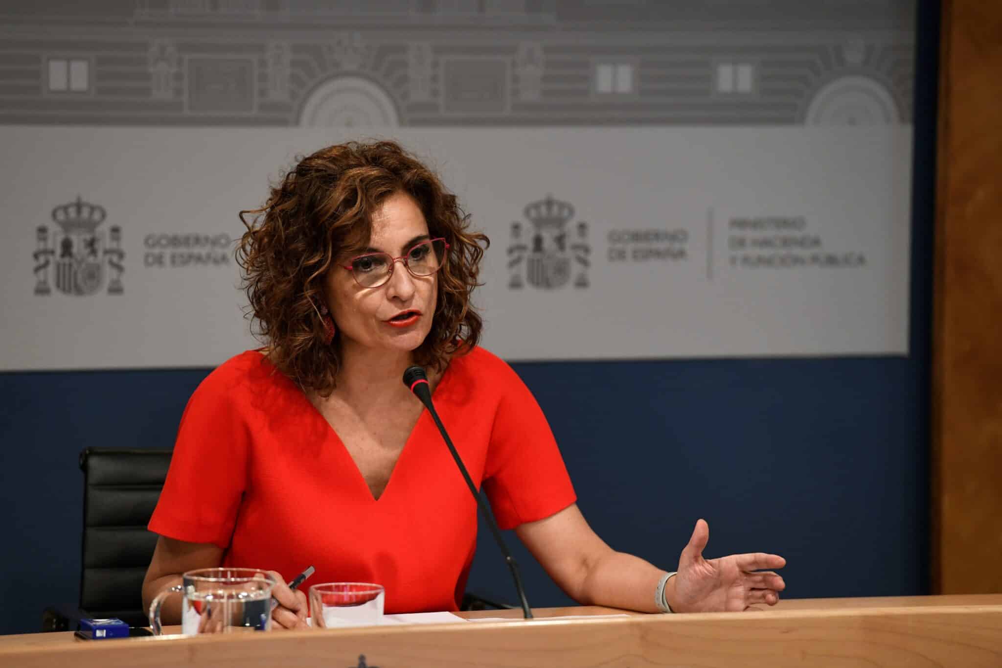 a ministra de Hacienda, María Jesús Montero, en rueda de prensa.