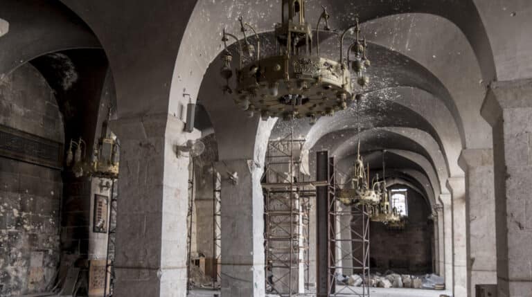 Interior de la Gran Mezquita de los Omeyas de Alepo