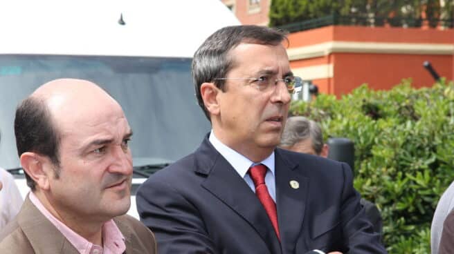 1280px-Jose_Luis_Bilbao_eta_Andoni_Ortuzar