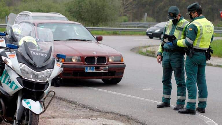 Dos fallecidos en un choque frontal entre dos turismos en Villamartín