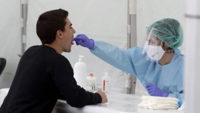 España vuelve a riesgo medio por coronavirus casi un mes después