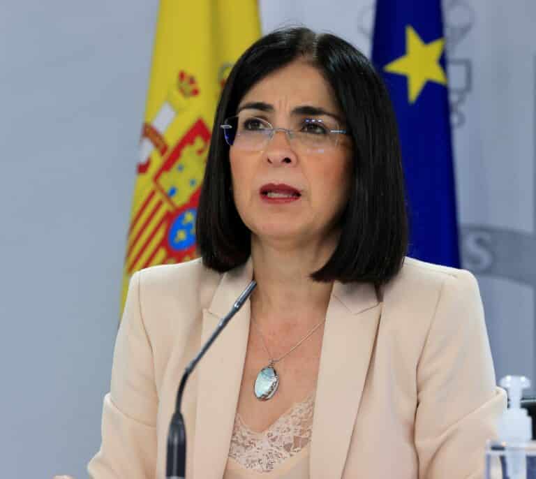 Darias asegura que habrá una tercera dosis "de refuerzo" de la vacuna