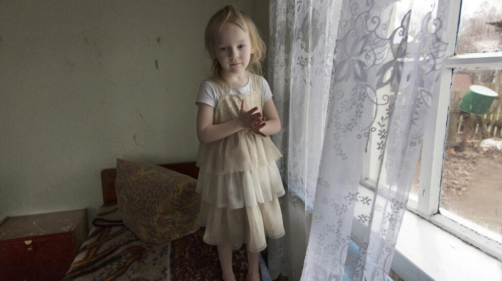 Chernobyl: imagen de una niña de 4 años en su casa