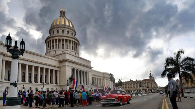 Afines al régimen castrista se concentran en el Capitolio de La Habana