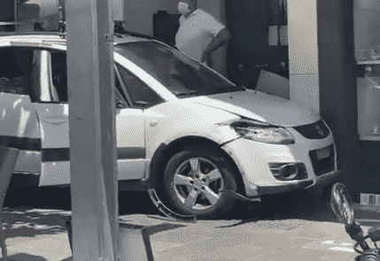VÍDEO | Nueve heridos al arrollar un coche la terraza en Marbella
