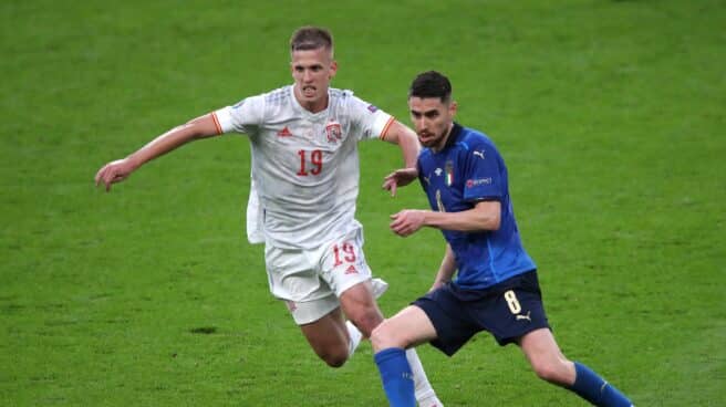 Dani Olmo disputando el partido frente a Italia en la pasada UEFA EURO 2020 Dani Olmo disputando el partido frente a Italia en la pasada UEFA EURO 2020