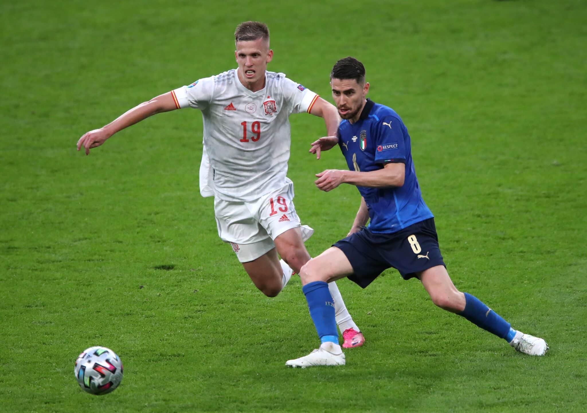 Dani Olmo disputando el partido frente a Italia en la pasada UEFA EURO 2020